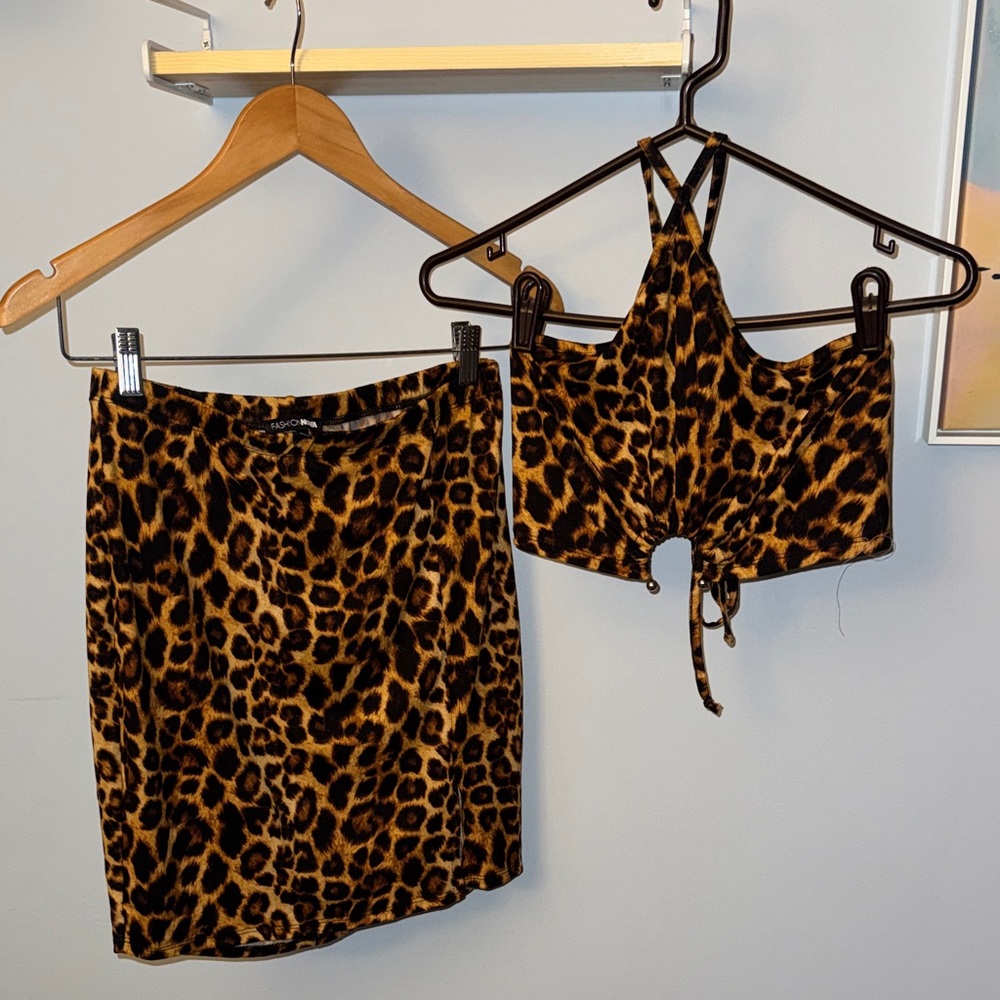 Fashion Nova Animal Print halter crop with miniskirt - Picture 1 of 9